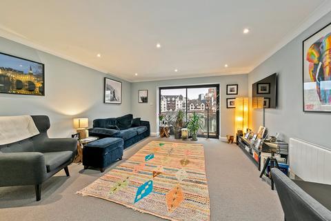 2 bedroom apartment for sale, Becketts Place, Hampton Wick, Kingston upon Thames, KT1