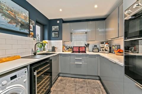 2 bedroom apartment for sale, Becketts Place, Hampton Wick, Kingston upon Thames, KT1