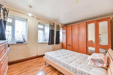 2 bedroom flat for sale, Mallard Way, Kingsbury, London, NW9