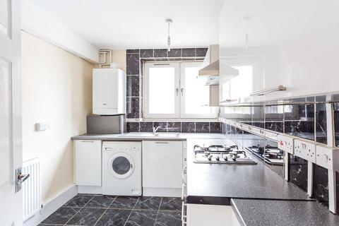 3 bedroom flat to rent, Abinger Grove, London SE8