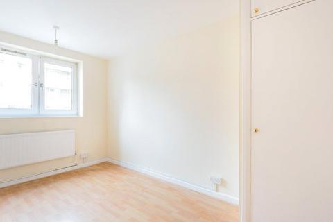 3 bedroom flat to rent, Abinger Grove, London SE8