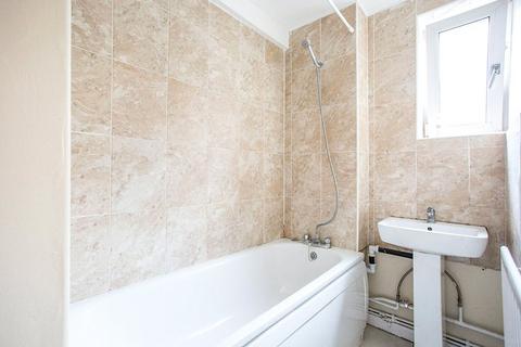 3 bedroom flat to rent, Abinger Grove, London SE8