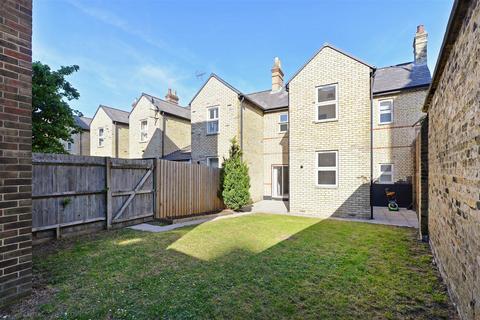 undefined, Albert Mews, Limehouse, London, E14