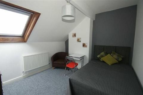3 bedroom house to rent, 7 Pennington Grove, LS6 2JL