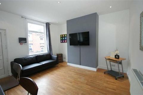 3 bedroom house to rent, 7 Pennington Grove, LS6 2JL