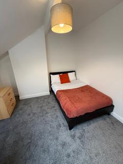 3 bedroom house to rent, 7 Pennington Grove, LS6 2JL