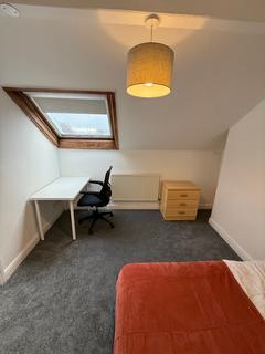 3 bedroom house to rent, 7 Pennington Grove, LS6 2JL