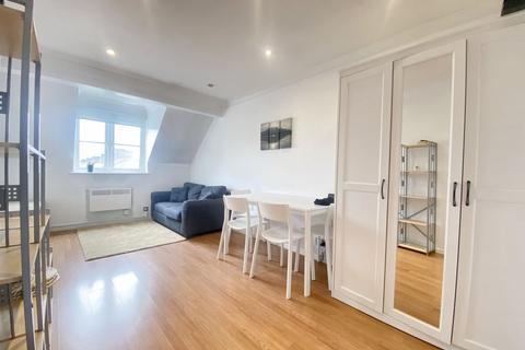 1 bedroom apartment to rent, Chiltern View Road, Uxbridge, UB8