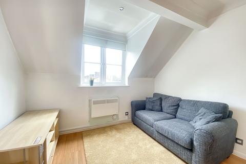1 bedroom apartment to rent, Chiltern View Road, Uxbridge, UB8