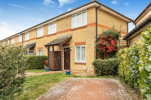 2 bedroom property to rent, Heaton Close, Chingford