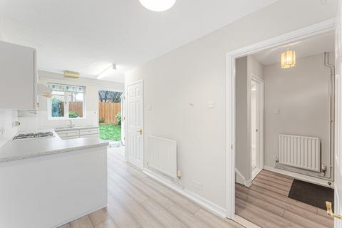 2 bedroom property to rent, Heaton Close, Chingford