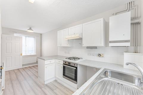 2 bedroom property to rent, Heaton Close, Chingford