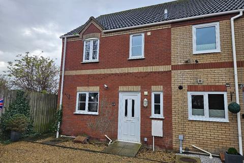 3 bedroom semi-detached house to rent, Bruce Close, Wisbech