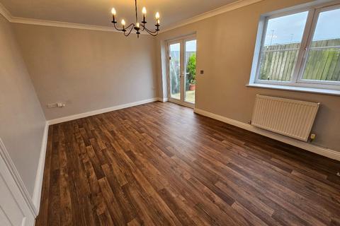 3 bedroom semi-detached house to rent, Bruce Close, Wisbech