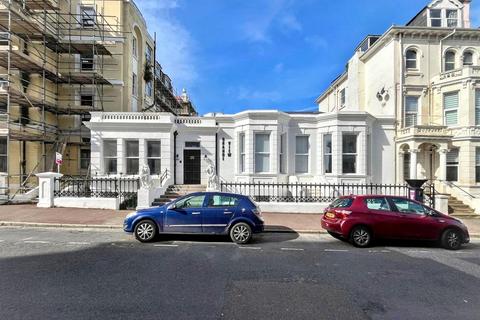 1 bedroom flat to rent, Burlington Place, Eastbourne, BN21