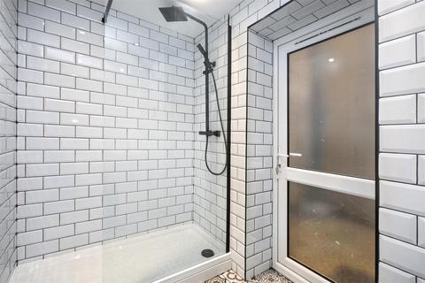1 bedroom flat to rent, Burlington Place, Eastbourne, BN21