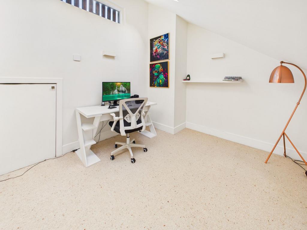 Office/bed 6