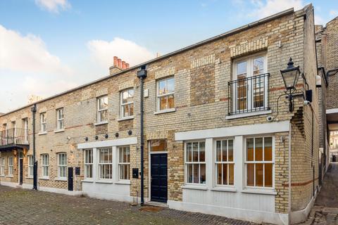3 bedroom terraced house to rent, Moreton Terrace Mews South, London, SW1V