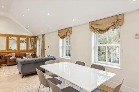 3 bedroom terraced house to rent, Moreton Terrace Mews South, London, SW1V