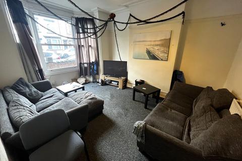 6 bedroom terraced house to rent, Upperton Road, Leicester LE3