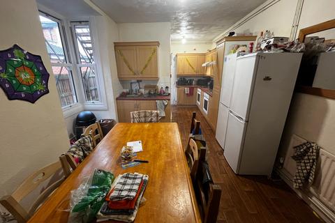 6 bedroom terraced house to rent, Upperton Road, Leicester LE3