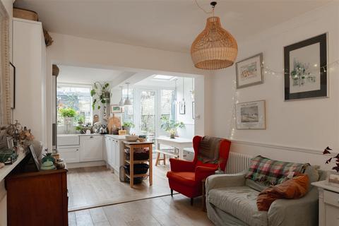 4 bedroom semi-detached house for sale, Shrewsbury Road, Redhill
