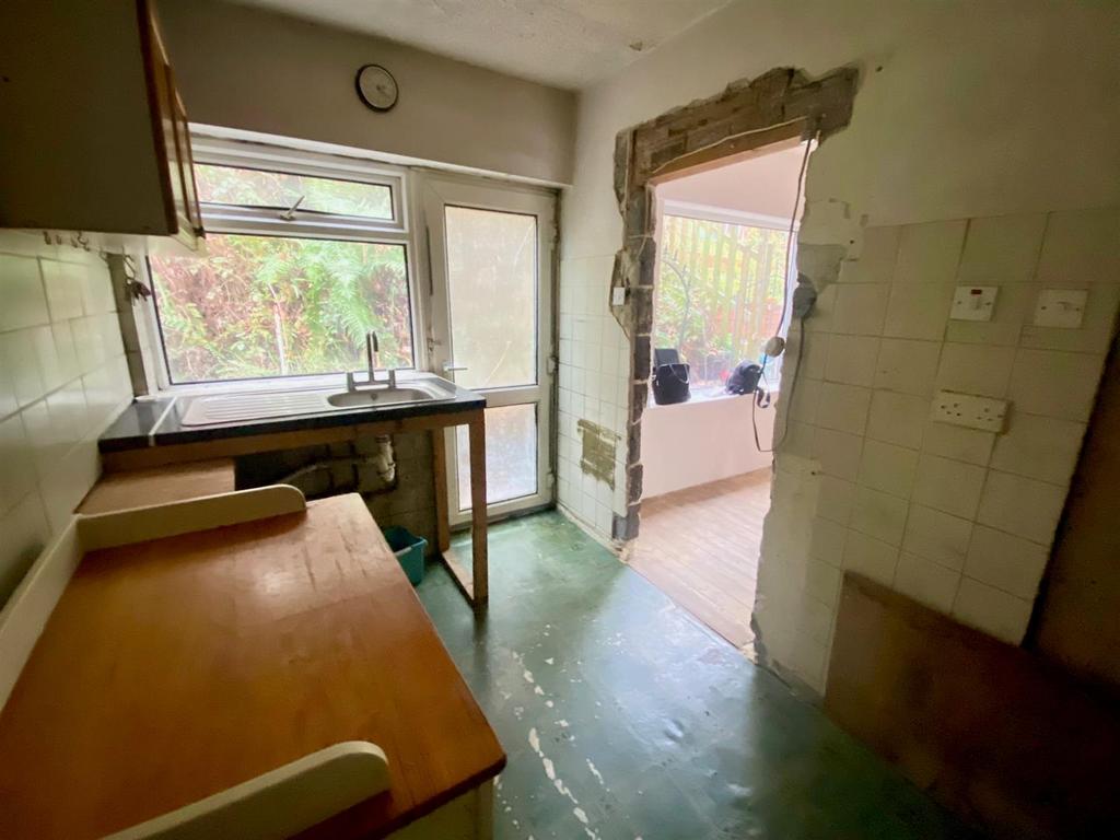 Kitchen 1.jpg