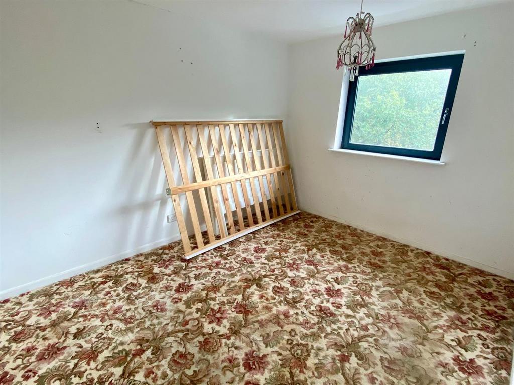 Bed 1.jpg