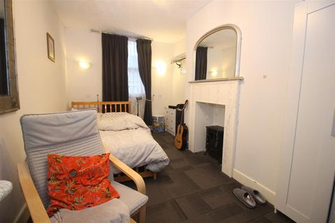 Studio to rent, Monmouth Place, City Centre