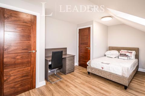 4 bedroom flat to rent, Dickenson Road, Manchester, Greater Manchester, M14