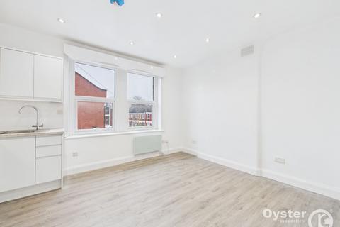 Studio to rent, Bruce Grove, London, N17