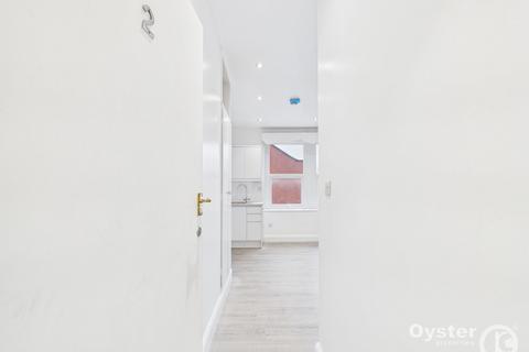 Studio to rent, Bruce Grove, London, N17