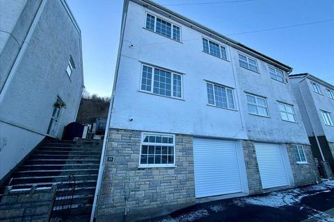 undefined, Porth CF39