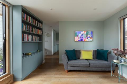 2 bedroom maisonette for sale - Columbia Road, London E2