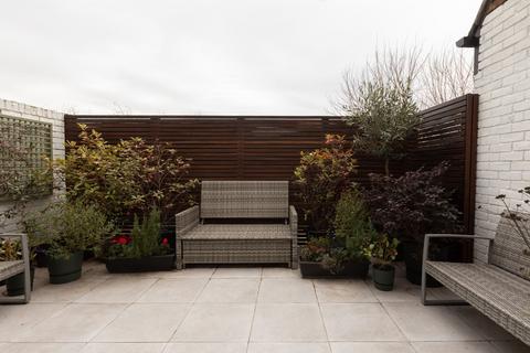 2 bedroom maisonette for sale, Columbia Road, London E2