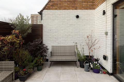 2 bedroom maisonette for sale, Columbia Road, London E2