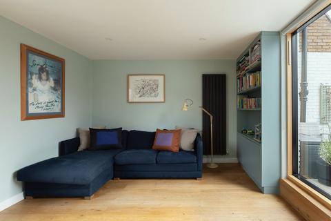 2 bedroom maisonette for sale, Columbia Road, London E2