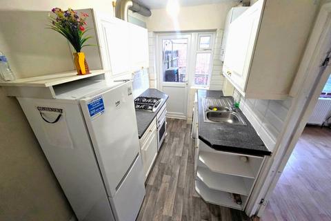 3 bedroom terraced house for sale, Woodrow Avenue, Hayes, Greater London, UB4