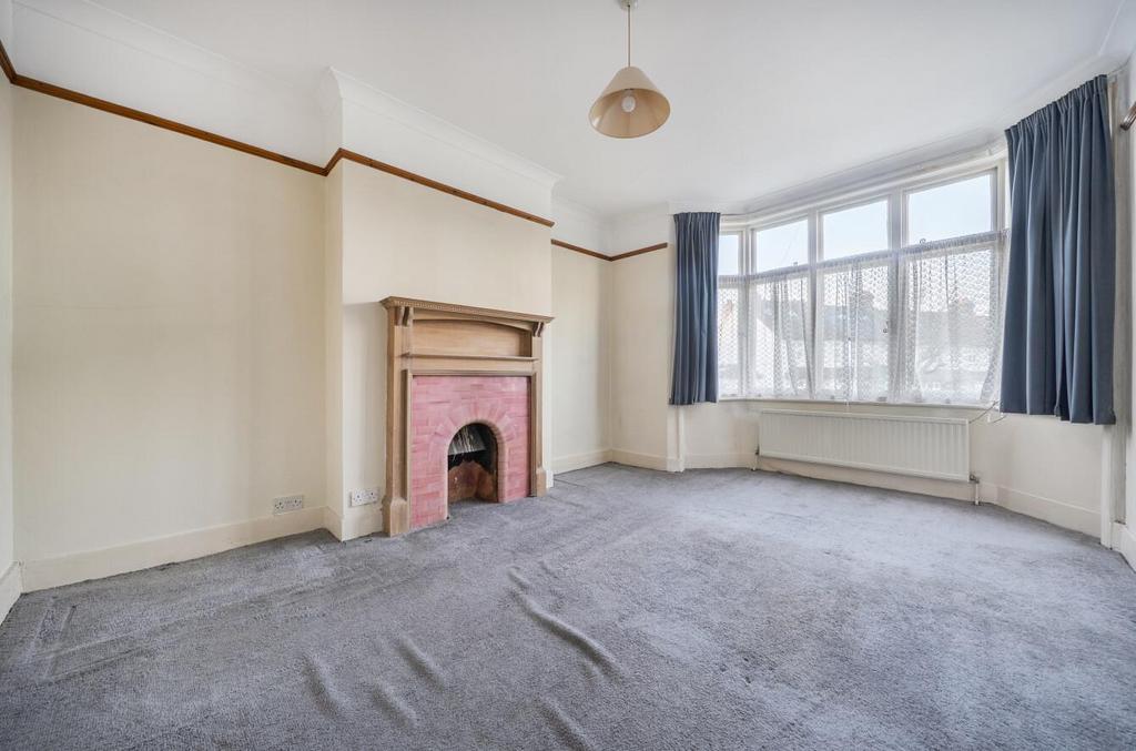 Front Bedroom.jpg
