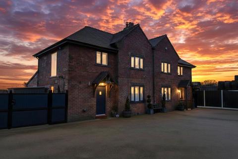 3 bedroom detached house for sale, Chester Road, Knutsford WA16