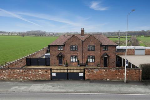 3 bedroom detached house for sale, Chester Road, Knutsford WA16