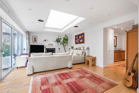 3 bedroom apartment for sale, Ashtead Village