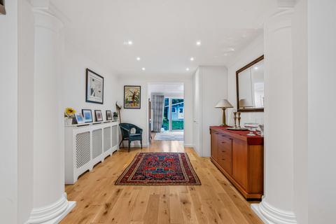 3 bedroom apartment for sale, Ashtead Village