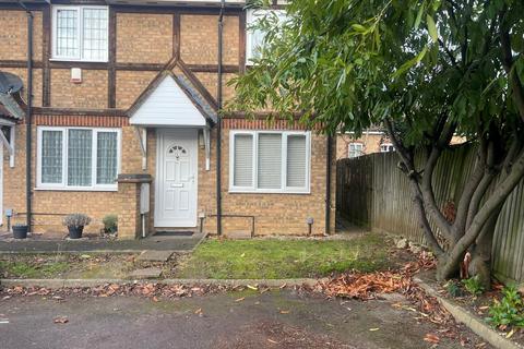 2 bedroom end of terrace house to rent, Rockall Court, Langley SL3