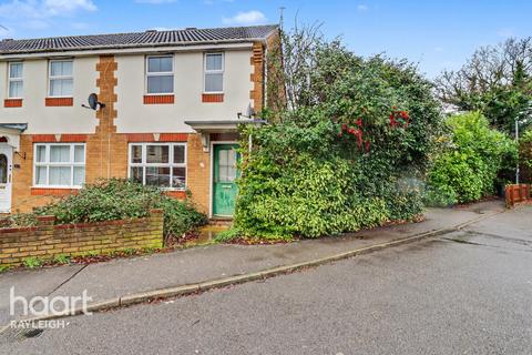 Stirling Close, Rayleigh