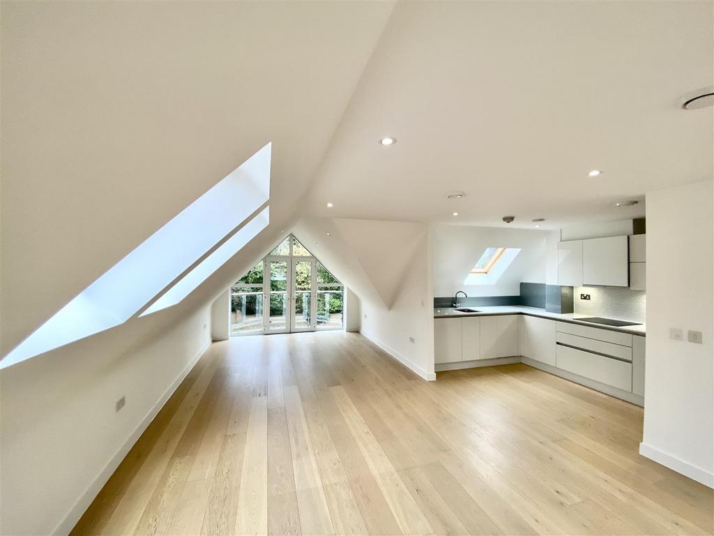 Kitchen dining area pic 2.jpg