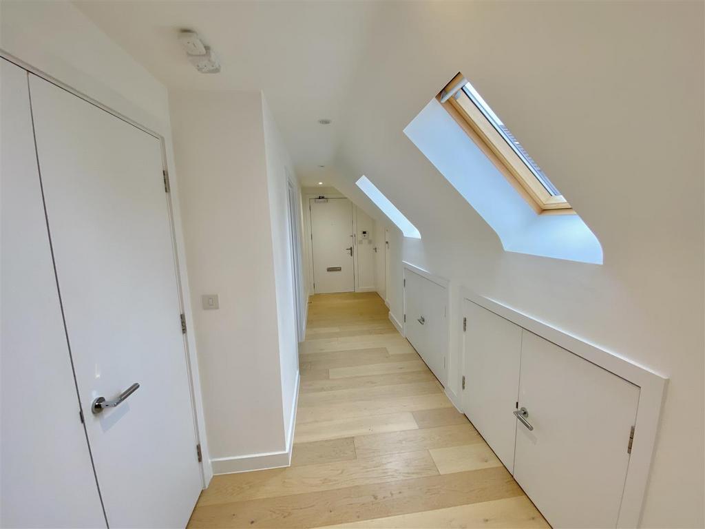 Hallway 1.jpg