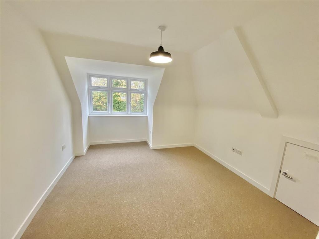 Bedroom pic 1.jpg