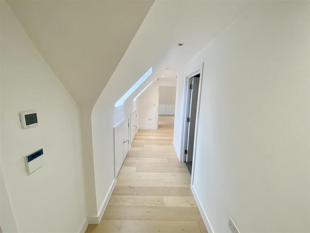 Hallway 2.jpg