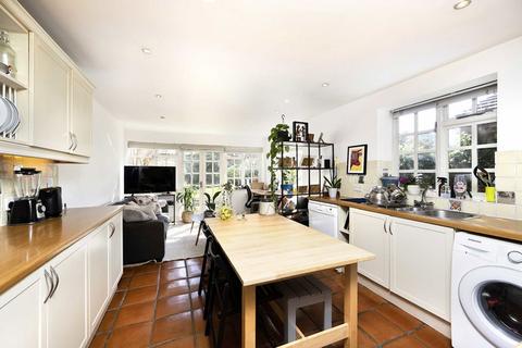 2 bedroom flat to rent, Grafton Road, London W3
